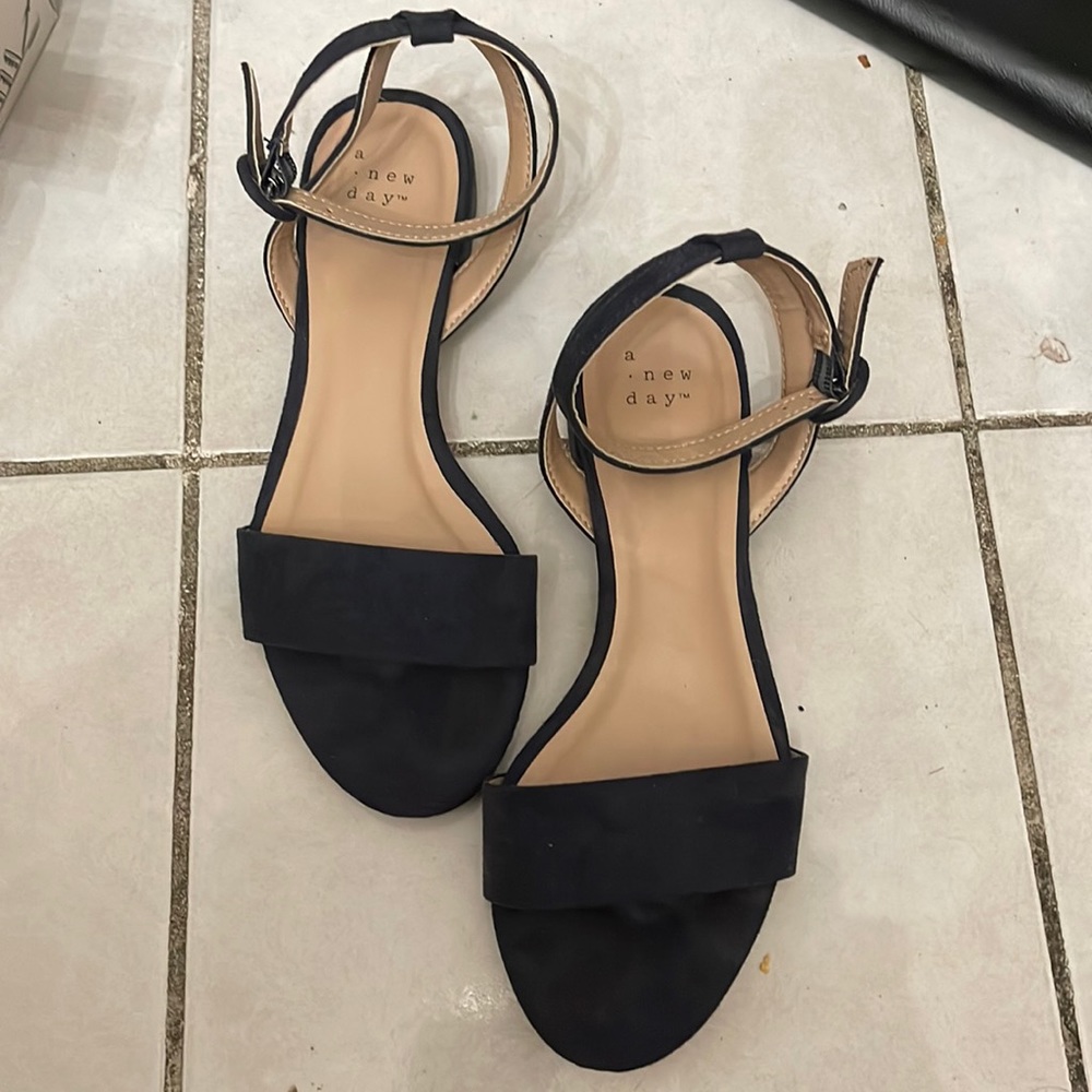 Like New. Winona Navy ankle strap sandals.